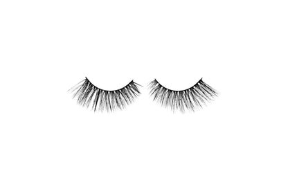 1 pair of lashes on a white background