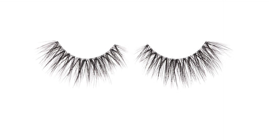 1 pair of lashes on a white background